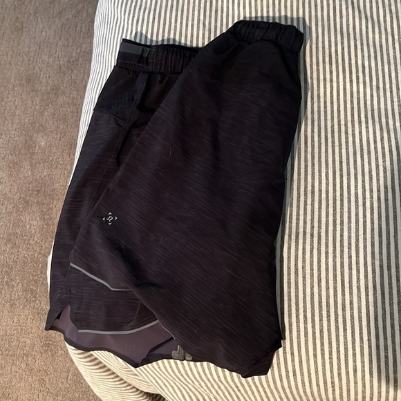 Athletic shorts - Picture 2 of 3